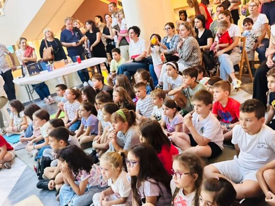 Παρουσιάστηκε η σειρά βιβλίων της Κάλλιας Σπανουδάκη «Μαξ και Λόη και η απίθανη Χρονομηχανή» 25
