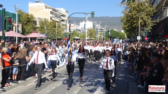 Καλαμάτα: Πλήθος κόσμου στην παρέλαση της 28ης Οκτωβρίου