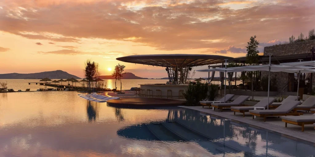 Τα 4 ξενοδοχεία της Costa Navarino στο ελληνικό Top 10 των Readers’ Choice Awards 2024, του Condé Nast Traveller 1