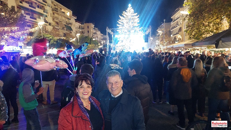 Φωταγωγήθηκε το νέο φυσικό Χριστουγεννιάτικο δέντρο στην Καλαμάτα 32