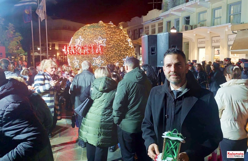 Φωταγωγήθηκε η χριστουγεννιάτικη μπάλα στην Καλαμάτα: Μια Μαγεία που Ενώνει την Πόλη 8