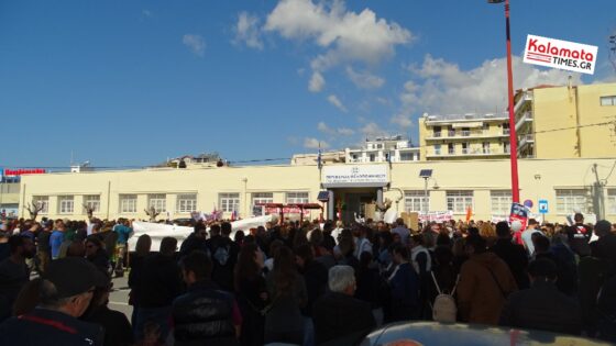 Πρωτόγνωρη συγκέντρωση διαμαρτυρίας για την Τέμπη στην Καλαμάτα 37
