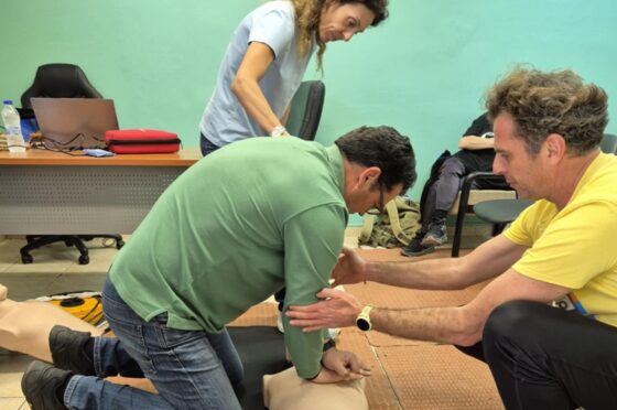 Εκπαίδευση στις πρώτες βοήθειες για εργαζόμενους στο τμήμα Αθλητισμού του Δήμου Καλαμάτας