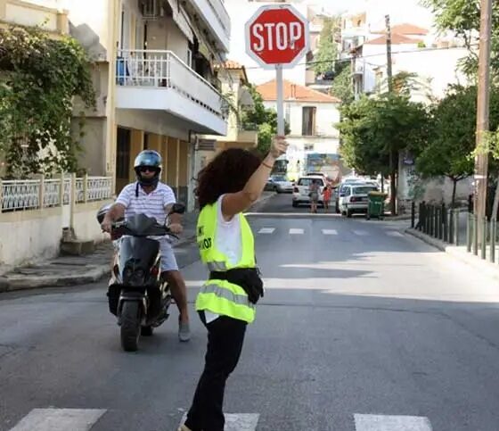 Λαϊκή Συσπείρωση Καλαμάτας για τις δηλώσεις του κ. Χρυσομάλλη σχετικά με τις εννιά (9) σχολικές τροχονόμους 72
